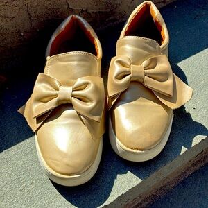 J Adam’s Chic Gold slip on Bow Loafers a little scrape on toe Sz 11.5